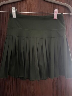 Gold Hinge Pleated Green Mini Skirt with Wide Waistband